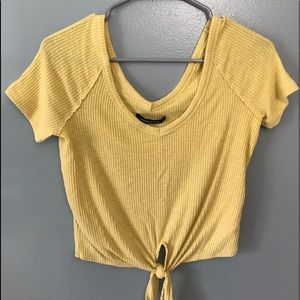 A&F knot crop tee✨